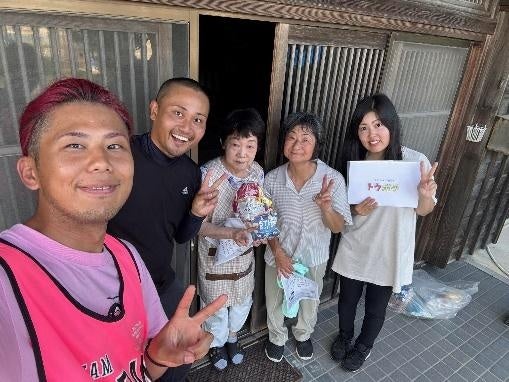 能登半島地震での孤独死・自殺者を減らすためお菓子などのフードロス食品を届ける我時朗(がじろう)