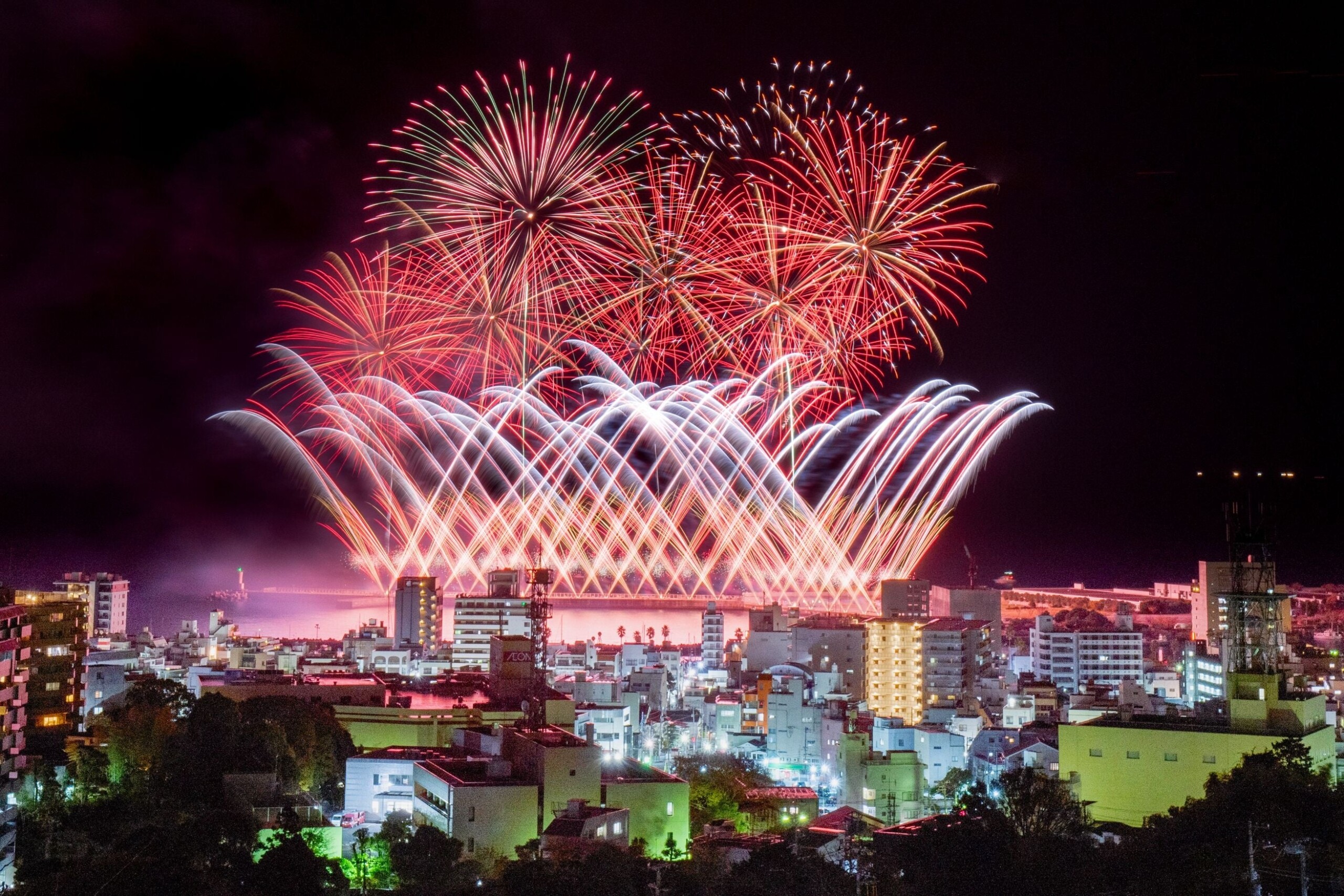 【熱海海上花火大会】8月は5日（月）・8日（木）・18日（日）・23日（金）開催！特等席確約の送迎付きプラン...