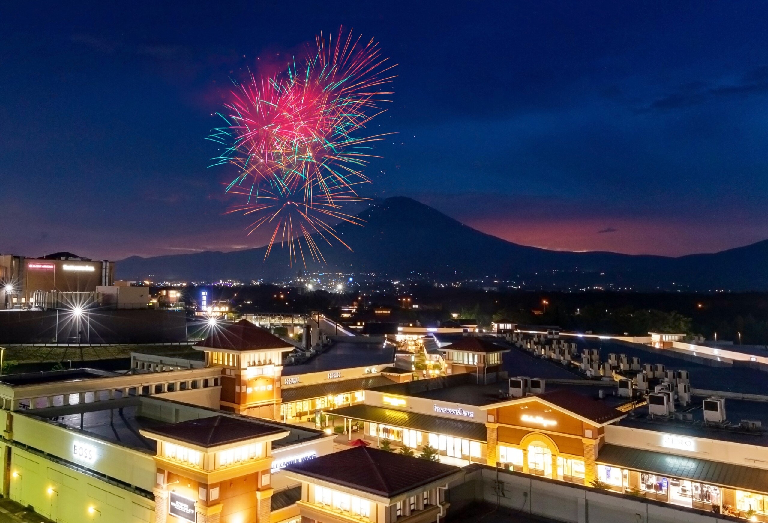 【動画公開】まだ間に合う！御殿場アウトレットの夏祭り「Gotemba Night!! 2024」初日レポート　8月31日（土...