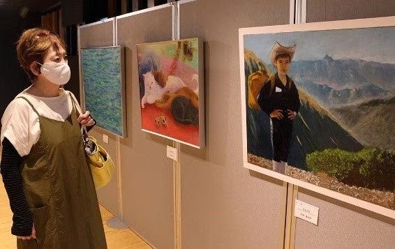 市内外から応募されたアート作品300点が並ぶ展覧会が高槻市で開催